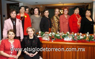 11122007
Cecy Aguilera, Martha Solís, Paula García, Consuelo Fernández, María Celia de la Fuente, Pilar Hernández, Lucila Ortiz, Totis Villalobos, Irma Meraz, Dulce Casavantes y Odila Villarreal.