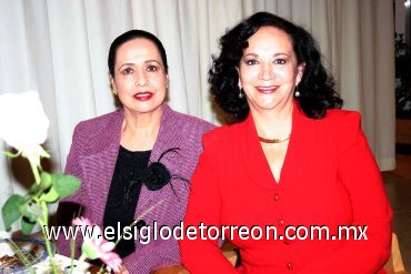 11122007
Elizabeth Reynoso viuda de Montemayor y Tere Llorens de Reynoso.