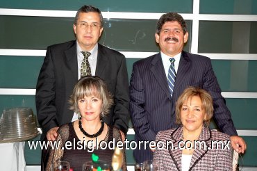 11122007
Jorge del Valle, Verónica de Del Valle, Pablo del Valle y Pamela de Del Valle.