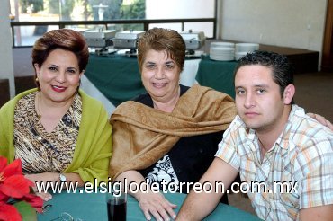 11122007
Laurita Arroyo, Lupita Iza y Manuel Gamboa.
