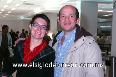 27122007
Samantha Carline y Jorge Martínez viajaron a Hong Kong.
