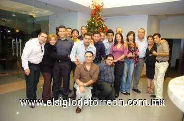 12122007
Rafa, Susy, Iván, Perla, Gisela, Memo, Ale, Lino, Juan, David, Felipe, Héctor, Roberto, Yasmín, Felipe, Saúl, Adrián, Juan, Flippy, Fer.