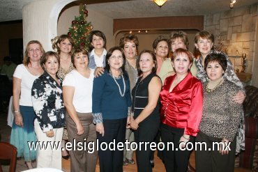 14122007
Angie, Queta, María Eugenia, Paty, Bety, Lety, Silvia, Jesu, Lupita, Margarita, Margarita M., Lupita G. y Lorena, socias del Club de Jardinería Jardín en su convivio por la Navidad.
