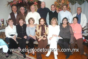 25122007
Donaldo y Paty Ramos, Pipe y Susy Rodríguez, José Ángel Fernández, María de los Ángeles Mijares, Perfecto y Olga Gallegos, Rafael Revuelta, Margarita de Armendáriz, Salomón y Rocío Juan Marcos, José y Alicia Cárdenas.
