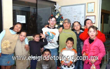 24122007
Posada realizada en honor de un grupo de niños especiales.