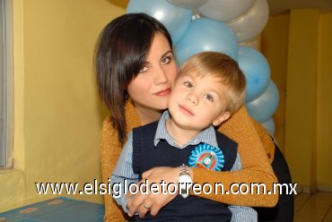 27122007_j_Mariana Dovali de Ingemarison con su hijo André Ingemarison Dovali.