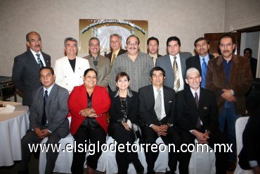 19122007
Enrique Guzmán, Miguel Rocha, Efraín Aguirre, César Ortiz, Jesús Noé Silva, Sergio Valdivia, Rogelio Machado, José Cuéllar, Demetrio Zamora, Magdalena Soria, Myrna González, José Borroel, Manuel Montes y Carlos Reyes