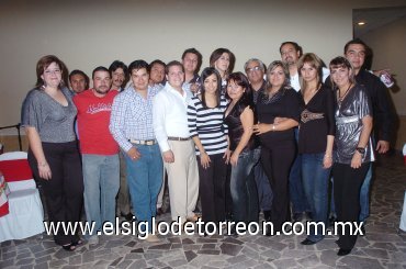19122007
Personal docente de Micro Crédito, en su comida navideña organizada el pasado 14 de diciembre.