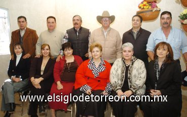 22122007
Don Salvador Álvarez Díaz con su esposa María Elena Cruz de Álvarez y sus hijos Martha, Salvador, Patricia, Rafael, Lula, Francisco, Natalia, Juan Carlos, Alfonso y Mónica.