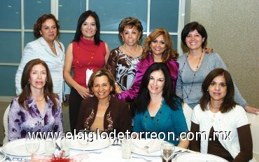 23122007
More Barret, Alma y Lupita Dávila, Martita Llorens, Mayela de Villar, Lourdes Sotomayor de Guerrero, Josefina Puente y Dolores Cobo de Tumoine.