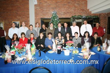 27122007
Maestros y personal docente del Instituto Francés de La Laguna, reunidos en su posada navideña.