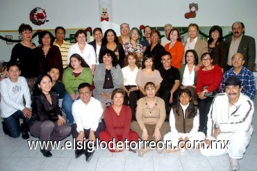 28122007
El grupo de La Gran Fraternidad Universal en su reunión prenavideña.