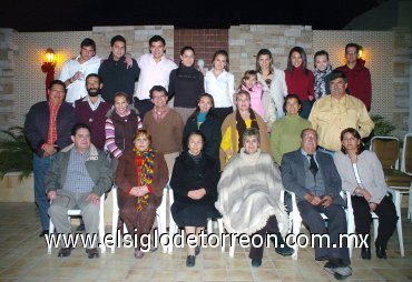 28122007
Familia Ramírez Valdés, en su primera convención celebrada el 21 de diciembre del año actual.