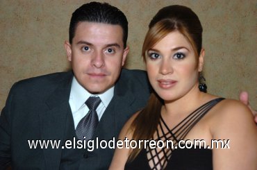 12122007
Alejandro Galván y Ale R. de Galván, invitados a un festejo nupcial.