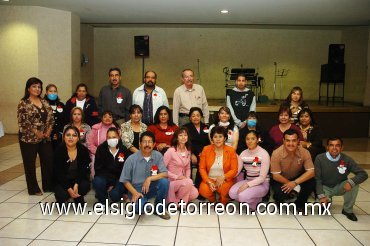 14122007
Grupo de pacientes del área de trasplantes de la clínica 71 del Seguro Social de Torreón, en su posada navideña que fue organizada por María del Refugio Córdova García.