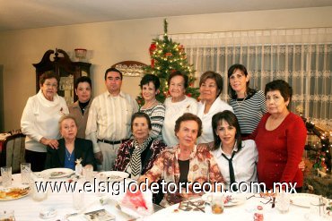 16122007
Cuquita, Rita, padre Pepe Chuy, Olga, Aurora, Socorrito, Ale, Paulina, Angélica, Licha, Dora y Lulú