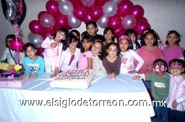 14122007
Leticia Pedroza Hernández cumplió ocho años de edad y en compañía de sus amiguitos, sus padres Jesús Pedroza y Karla Hernández le prepararon un festejo.