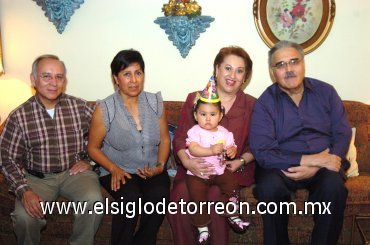 15122007
Danielita y sus abuelitos Javier y Lupita Aguilera, Manuel y Leonor Mijares.