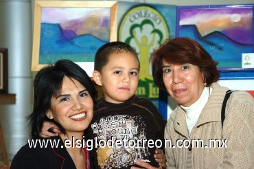 15122007
Julieta Soto, Jesús Corrales y Mercedes Aguilera.