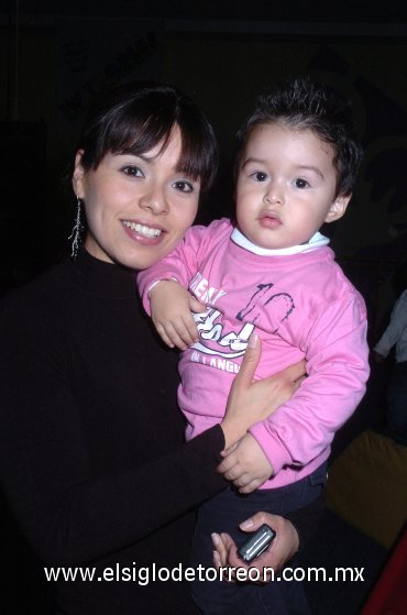16122007
Perla y Leonardo Reyes acudieron a la fiesta de Mary Sofi Fahur Ávalos.