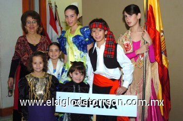 16122007
Pily de León, Ana Karem Ruiz, Pily, Pany y Santiago Jiménez, Angie y Frida Gordillo.