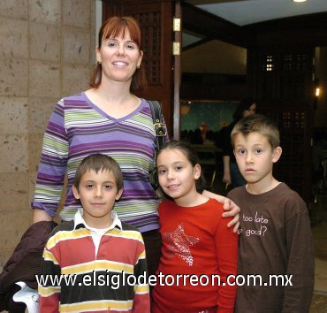 16122007
Sofía, Leonardo, Mario y Sofi Garza.