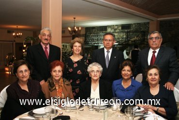 16122007
Emilia de García, Jorge Ramírez, Tencha Ramírez, Chiquis de Ruenes, Coqui de Alatorre, Luis Solares, Rosy Solares, Víctor Arellano e Irma Arellano.