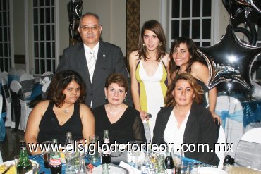 16122007
Alejandro Gámez, Anaís Gámez, Ángeles de Gámez, Yéssica Pérez, Alejandra Ramírez y Norma de Ramírez.