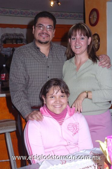 16122007
Ileana Armendáriz cumplió 12 años de edad, por tal motivo sus papás Gustado Armendáriz e Hilda Navarro de Armendáriz le organizaron un festejo.