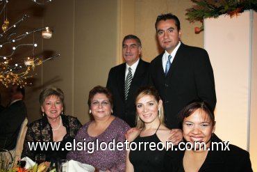 16122007
José Márquez, Édgar Tejada, Doris de M., Sofía M., María Elena de Márquez y Luz de Tejada.
