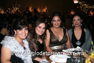 16122007
Laura Rodríguez, Martha Ruiz, Daniela Rodríguez y Cecy Arratia.