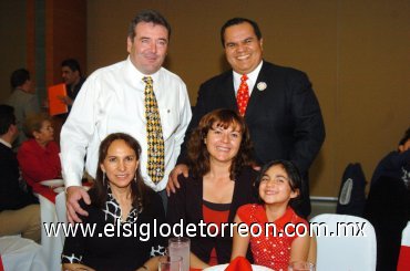 16122007
Óscar Sánchez, Pilar Moreno de Sánchez, Ricardo, Alma y Alyri Soriano.