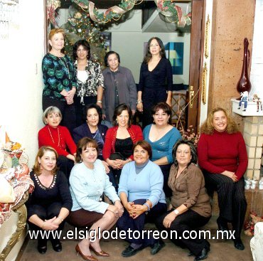 27122007
Elba Abdo, Isabel Saldaña, Lety Aranda, Flora Saldaña, Alejandra Salas, Cecilia Ramírez, Laura Ramos, Gaby Ramos, Ana Laura Rosas, Lola Lety Casale, Fátima y Linda Elías