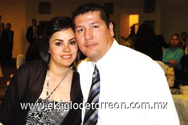 30122007
Víctor Marrufo y Brenda de Marrufo.
