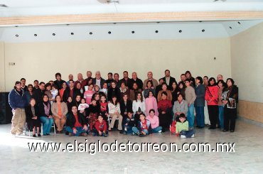 30122007
Descendientes de Luciano, Trinidad, Darío y Delfino Orduña quienes se reúnen anualmente en la tradicional Orduñada.
