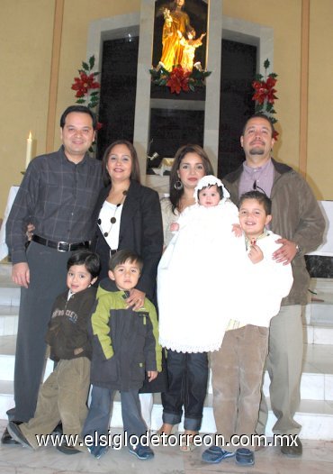 31122007
Saúl García Jáquez, Karina Olivares de García, Coco de Olivares y Hugo Olivares con los niños Diego García, David Olivares, Issabella García y Hugo Olivares.