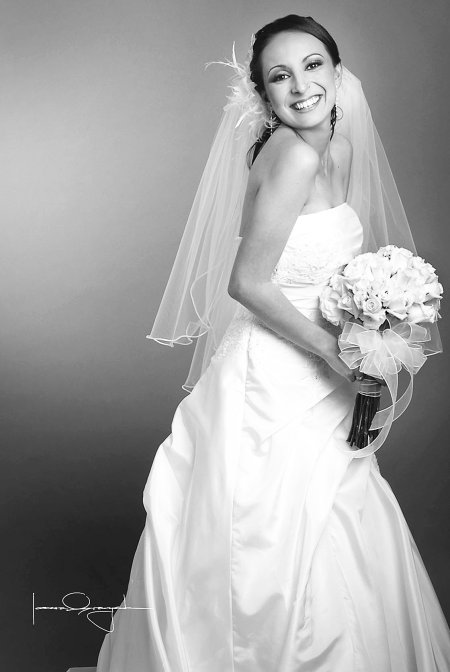 Ing. Marcela Anabel López Castillo el día de su boda con el Ing. Luis Alfonso Hernández Jaime.

Estudio Laura Grageda.
