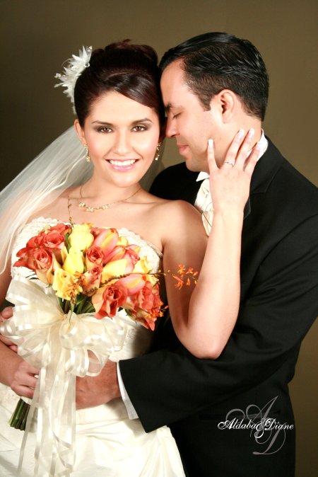 Ing. Martha Berenice Rodríguez Sánchez unió su vida en sagrado matrimonio a la del Lic. Juan José Ramos Martínez en el altar de la parroquia Los Ángeles, el pasado sábado ocho de diciembre de 2007.

Estudio Aldaba & Diane