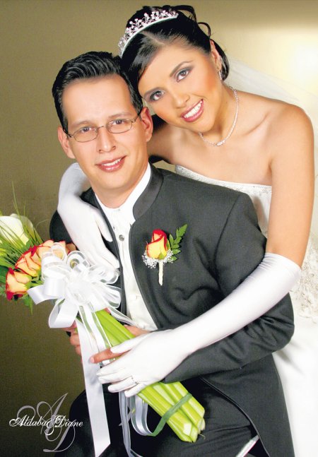 Lic. Rodrigo Soto Puente y Lic. Elena Aguirre Hernández unieron su vida en sagrado matrimonio en la parroquia de San Juan de San Juanito de Gómez Palacio, Dgo., el sábado diez de noviembre de 2007. 

Estudio Aldaba & Diane