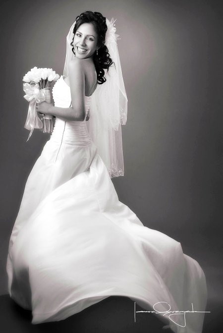 Srita. Arlet Grana Velázquez el día de su boda con el Sr. César Cano Madinaveitia.

Estudio Laura Grageda.