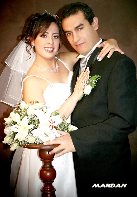 Dr. Guadalupe César Cháirez Flores y Dra. Adriana Reyes Zavala recibieron la bendición nupcial en la parroquia del Sagrado Corazón de Jesús  el pasado sábado 24 de noviembre del 2007.

Estudio Fotográfico Mardan