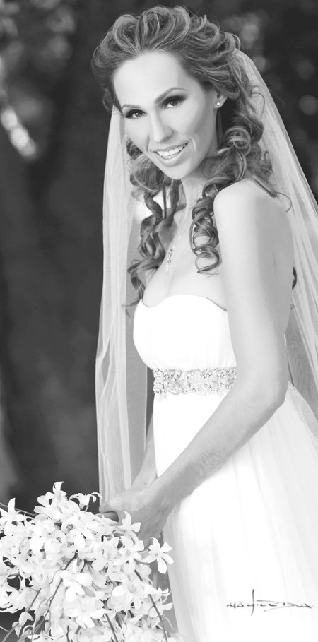 Srita. Lorena Pérez Este’ns unió su vida en sagrado matrimonio.

Estudio Carlos Maqueda