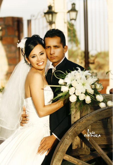 Lic. Raúl Anwar Villagómez Sánchez y Srita. Maritza Chihuahua Castañón contrajeron nupcias en la parroquia de Nuestra Señora del Refugio de la ciudad de Matamoros, Coah., el pasado sábado 24 de noviembre de 2007.

Estudio Luis Espinoza.