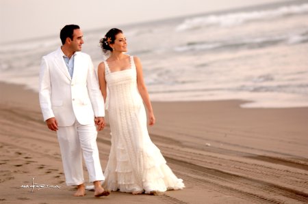Sr. Alejandro Ortiz Cano y Srita. Nidia Dávila González contrajeron nupcias en la ciudad de Mazatlán, Sinaloa el sábado ocho de diciembre de 2007. 

Estudio Carlos Maqueda