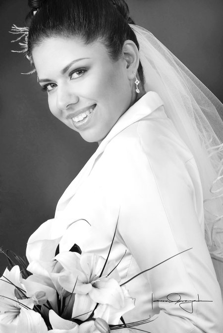 Srita. Sandra Ruth Pérez Mena el día de su boda con el Sr. Iván Francisco Cruz Moreno.

Estudio Laura Grageda.