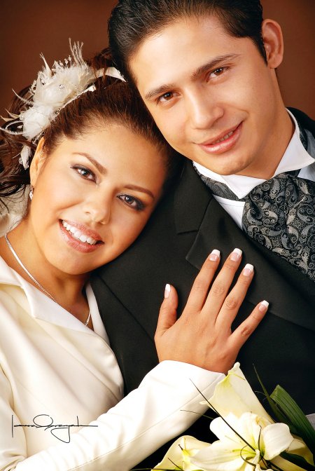 Sr. Iván Francisco Cruz Moreno y Srita. Sandra Ruth Pérez Mena contrajeron nupcias en la Catedral de Nuestra Señora del Carmen el pasado sábado 24 de noviembre de 2007.

Estudio Laura Grageda.