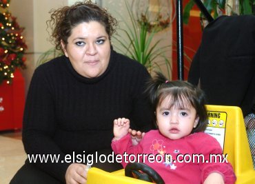 01012008
Cecilia Mota con la pequeña Julia de Santiago Meléndez.