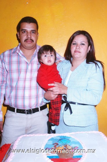 06012008
María Jose Segura Rodríguez cumplió un año de edad, por tal motivo sus papás Omar y Claudia, le ofrecieron un convivio.