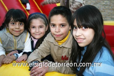 06012008
Azul Contreras, Sarahy, Ernesto Daniel y Nancy Barajas.
