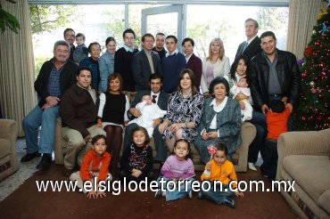 06012008
En reciente bautizo se reunieron las familias Oviedo Valdés, Montellano Chávez, Chávez de la Peña, Mendoza Chávez, González Arriaga, González Parra, Montellano Ramos.